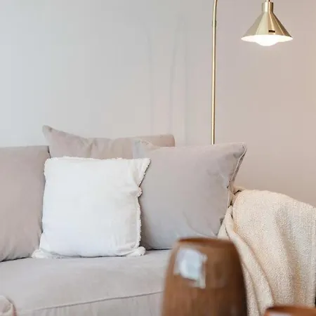 Wonderful Architect Designed Flat With Sea View アパート